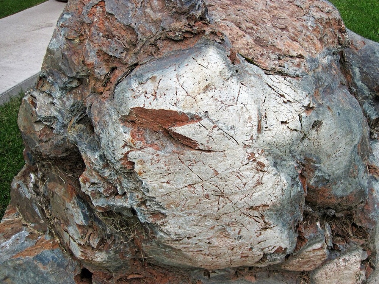 How to Identify Basalt: What to Look For and Home Tests