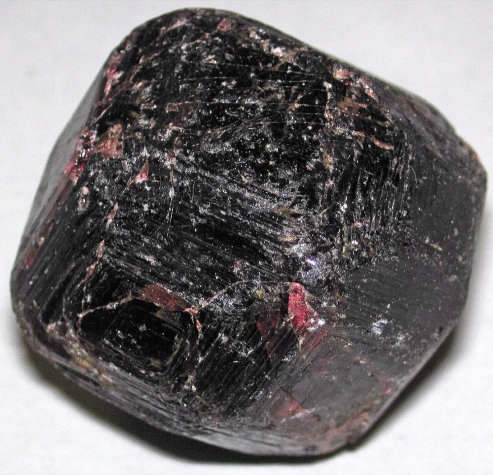 How to Identify Garnet: Hardness, Streak, Luster and Tests