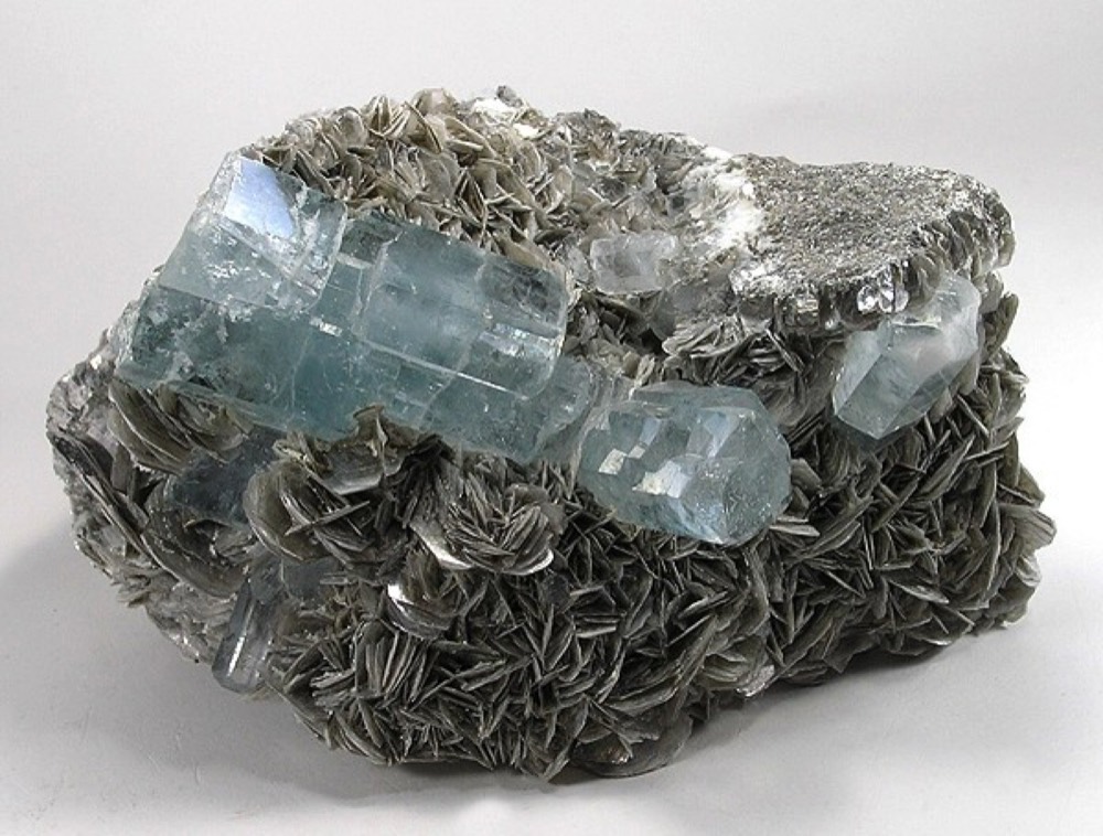 How to Identify Muscovite (White Mica): Hardness, Streak, Luster and Tests