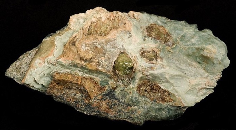 How to Identify Olivine: Hardness, Streak, Luster and Tests