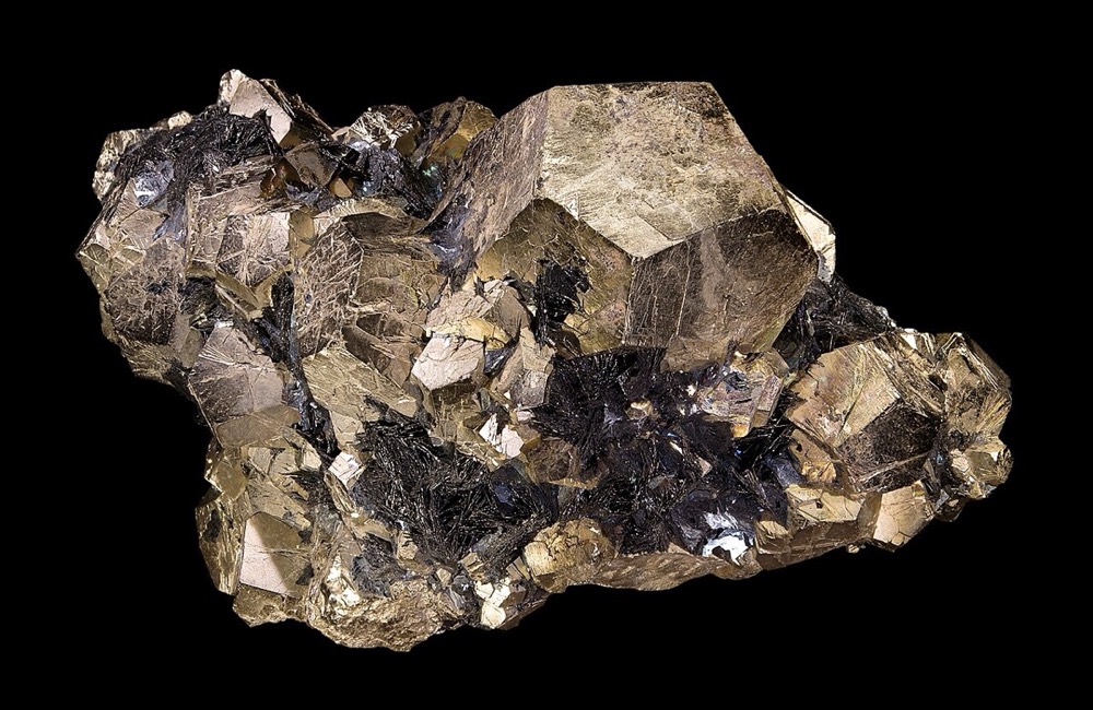 How to Identify Pyrite (Fool's Gold): Hardness, Streak, Luster and Tests