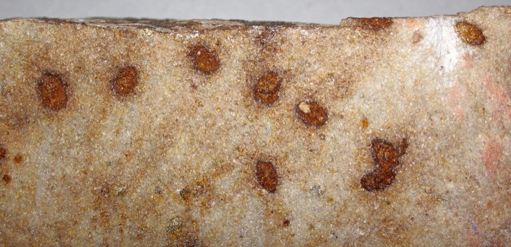 How to Identify Sandstone: What to Look For and Home Tests